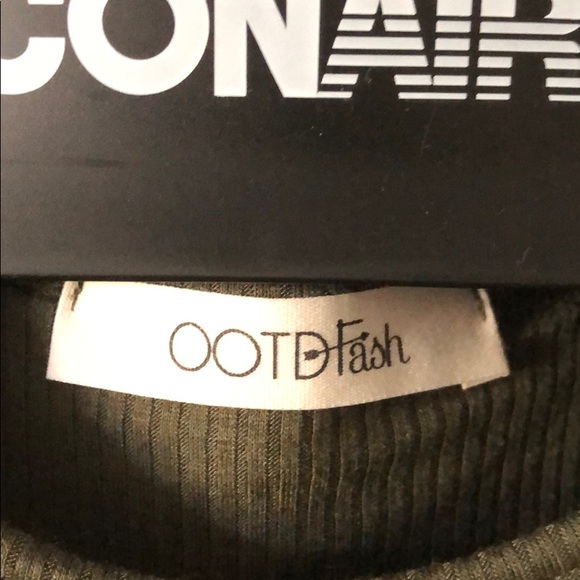 Green Halter Top - Picture 4 of 5